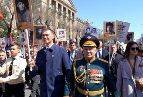 Михаил Дегтярев присоединился к акции «Бессмертный полк» в Хабаровске
